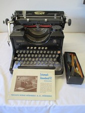 Alte Triumph Standard-12 antike mechanische Schreibmaschine mit Zubehör, Deko