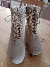 Neue Khaki-Stiefelette mit
