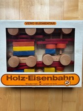 Holzspielzeug Eisenbahn, mehrfarbig, Herstellung in der ehemaligen DDR, Vero Ele