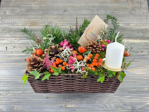 Herbstgesteck weidenkorb - herbstgesteck,