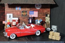 Buick Skylark 1953 Rot von Motor Max mit einer Figur & einer Tanksäule 1:18
