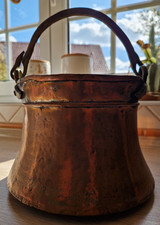 Großer alter Kupferkessel