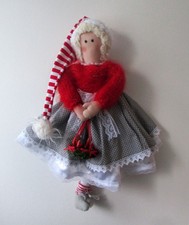 Winter- Puppe mit Adventskranz