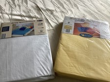 2 Spannbettlaken Novitesse Weiß & Gelb passend für 90/190 bis 100/200 cm 100% BW