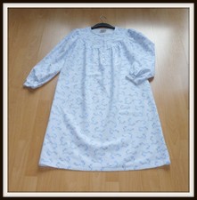 Kuscheliges Flanell Nachthemd langarm Knopfleiste 40/42 florales Muster  blau