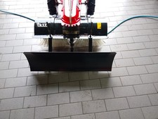 Schneeschild für Kehrmaschine