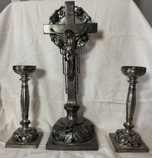 Kreuz und leuchter - und,