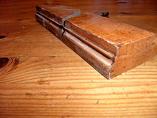 Profilhobel aus Holz aus