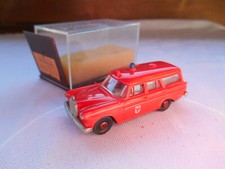 Brekina 1873 Mercedes Benz 190 Feuerwehr Frankfurt Krankentransportwagen