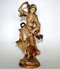 Fein herausgearbeitete Holz