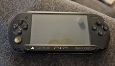 Sony PlayStation PSP-E1000 Portable Spielekonsole - Schwarz mit Ladekabel 