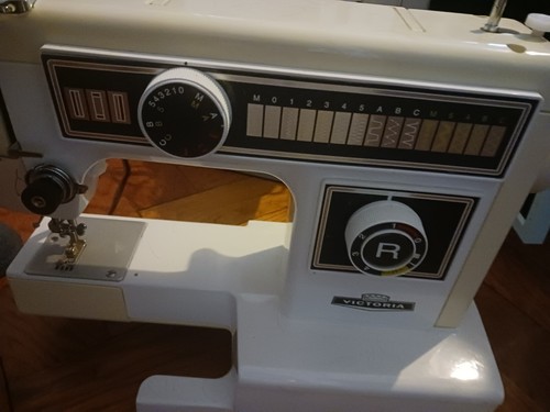 Eine victoria nähmaschine - nähmaschine,