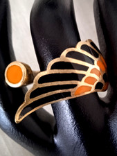 STATEMENT-RING -stilisierte, offene Feder - Messing/Emaille - Gr. 19 verstellbar