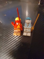 Lego Ninjago Legacy  Kai Und  Zane im Core/Kern-Anzug+ Rotes-und GoldenesSchwert
