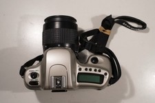 Nikon F50 mit Objektiv 35-80mmm f/4-5.6 Gold