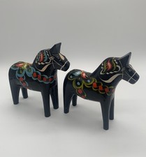 2x schwarze Holz Dala Pferd Dalarnapferd Äkta Dalahemslöjd Olsson Schweden 1960