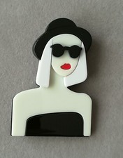 80er Retro Brosche Dame Mit