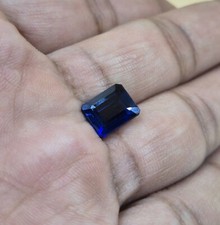 Gefärbter blauer Korund