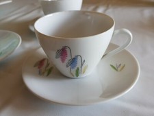 2 alte Kaffeetassen mit