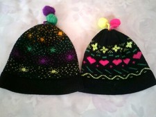 2 Bommel-Mützen Damen/Herren/Kinder bunt mit 2 Bommel