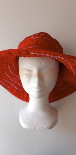 Roter damenhut mit breitem - roter,