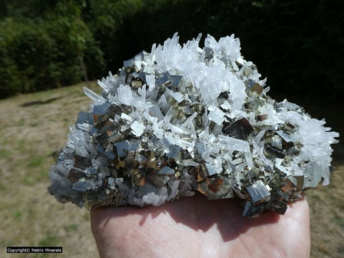 Pyrit mit quartz - quartz,, huanzala