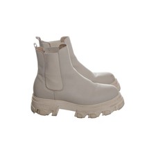 Jolana & Fenena, Chelsea