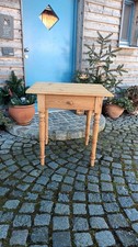 Antiker kleiner Weichholztisch