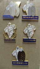 SET MIT 5 PINS MICHELIN -