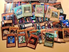 Yu-Gi-Oh! 1000+ Karten Sammlungsauflösung Inkl. Holobulk mehr als 200 Karten