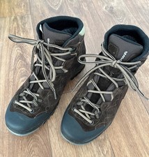 Lowa, Robuste Wanderschuhe
