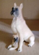 Boxerfigur, gelber Farbschlag mit Welpe, ca. 8,5 cm hoch, 93 gr. schwer