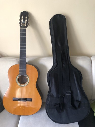 Gitarre neuwertig mit - , tasche