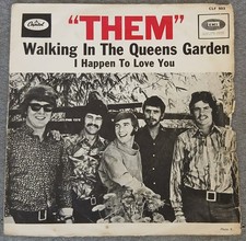 Them Walking In The Queens