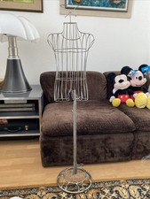 SCHAUFENSTERPUPPE METALLMANNEQUIN SEHR DEKORATIV VERSTELLBAR in3 TEILE ZERLEGBAR