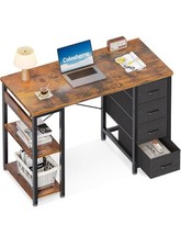 Kleiner Schreibtisch mit 4