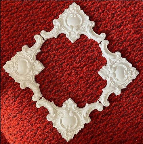 Rosette-Relief-Stuck-Wandspieg