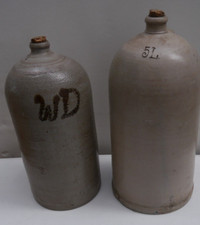 2 alte Steingut Vorratsflaschen ca. 5 Liter 