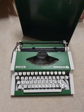 Schreibmaschine Olympia Traveller de Luxe S, Grün  mit Deckel/Koffer