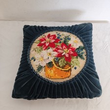 Gobelin Kissen Blumen Dekor. Samtbezug mit Weihnachtsstern Dekor.