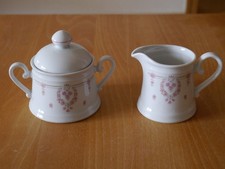 Milchkännchen und Zuckerdose