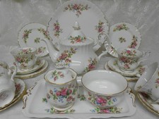 VINTAGE ROYAL ALBERT MOOSROSE