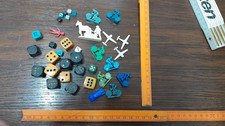 Konvolut Spielfiguren u. Würfel aus DDR-Zeiten
