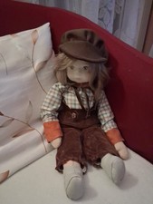 Eine alte , sehr hübsche Stoffpuppe