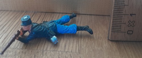 Mit gewehr liegend trapper - gewehr,