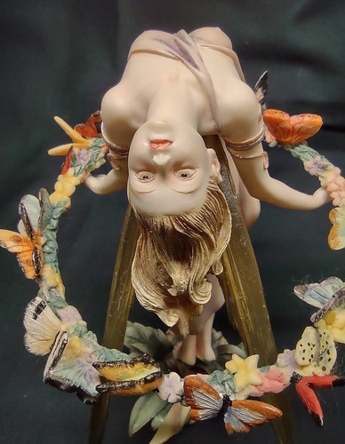 Fee figur the - fee, garland"