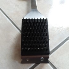 Grillbürste mit Griff •