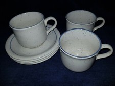 Grindley England 3 Kaffeetassen Becher 4 Untertassen - Punktedekor blauer Rand