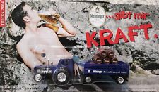 Meininger Privatbrauerei, --Traktor mit Fässern auf Anhänger -- , Hängerzug