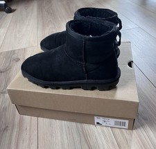 UGG Boots ESSENTIAL Mini